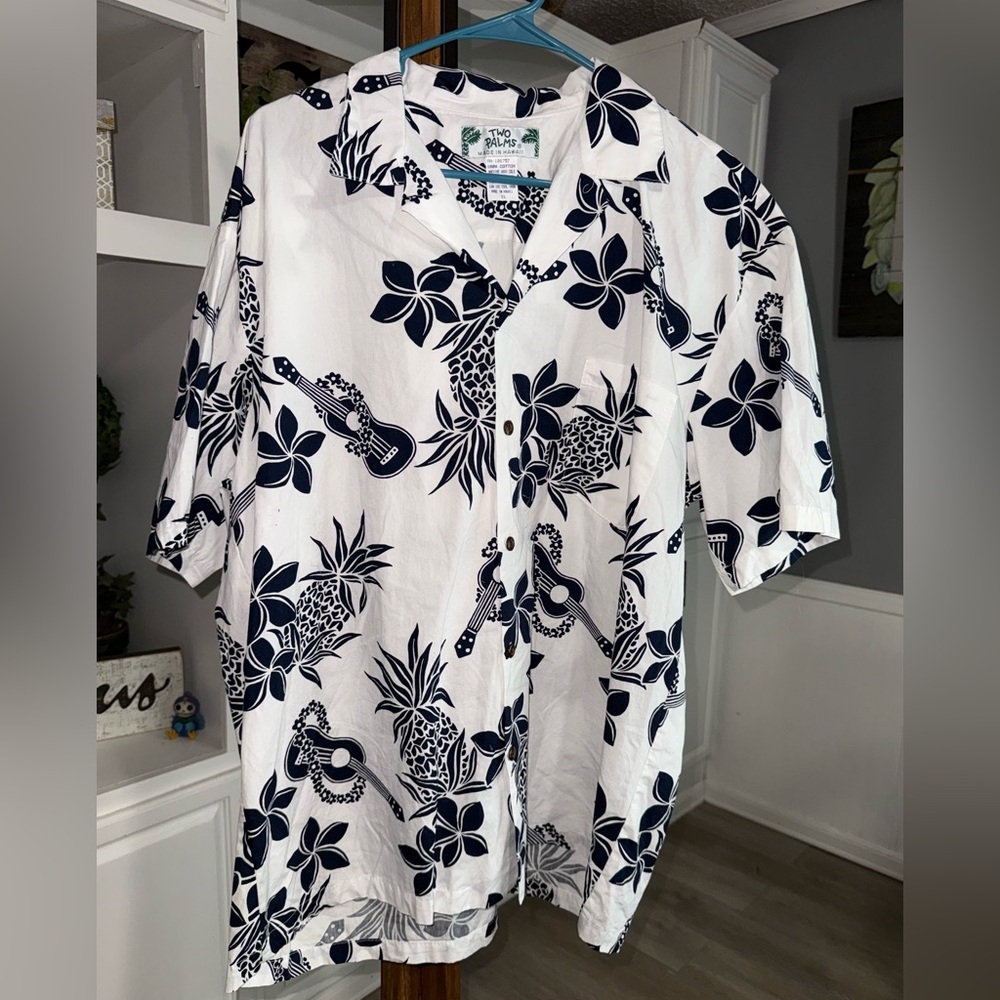Two Palms Island Hawaiin Made In Hawaii Men's Navy and White Floral Shirt